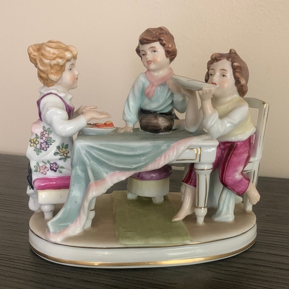 Charming Porcelain Figurine with Pastel Colors rare vintage 310